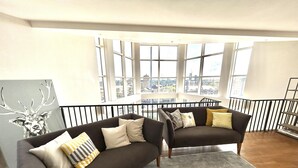 Living area - London Luxury Apartment With 3 Bedrooms (London)