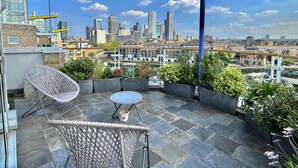 Property grounds - London Luxury Apartment With 3 Bedrooms (London)