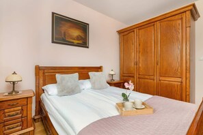 2 bedrooms, iron/ironing board, WiFi, bed sheets