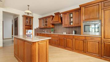 Refrigerador, horno, parrilla de estufa y lavavajillas