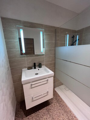 Shower, hair dryer, towels, soap - Vacation apartment 5 minutes from Agosta beach (Pietrosella)