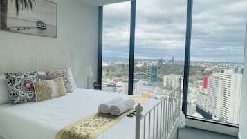 2 bedrooms, iron/ironing board, travel cot, free WiFi