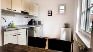 Private kitchen - Schöne, Frisch Sanierte Ferienwohnung, Ideal für Familien Aufenthalte (Hamburg)