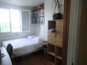 2 bedrooms, iron/ironing board, free WiFi, bed sheets - Quiet, bright apartment with private parking near central Paris (Paris)