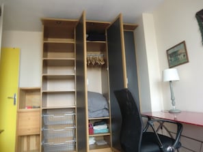 Interior - Quiet, bright apartment with private parking near central Paris (Paris)