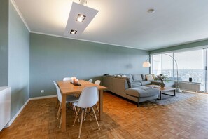 Apartment | 2 bedrooms, desk, Internet