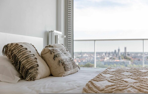 Apartment | 2 bedrooms, desk, Internet