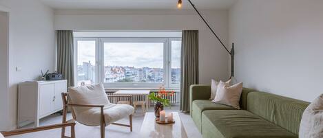 Apartment | 3 bedrooms, desk, Internet