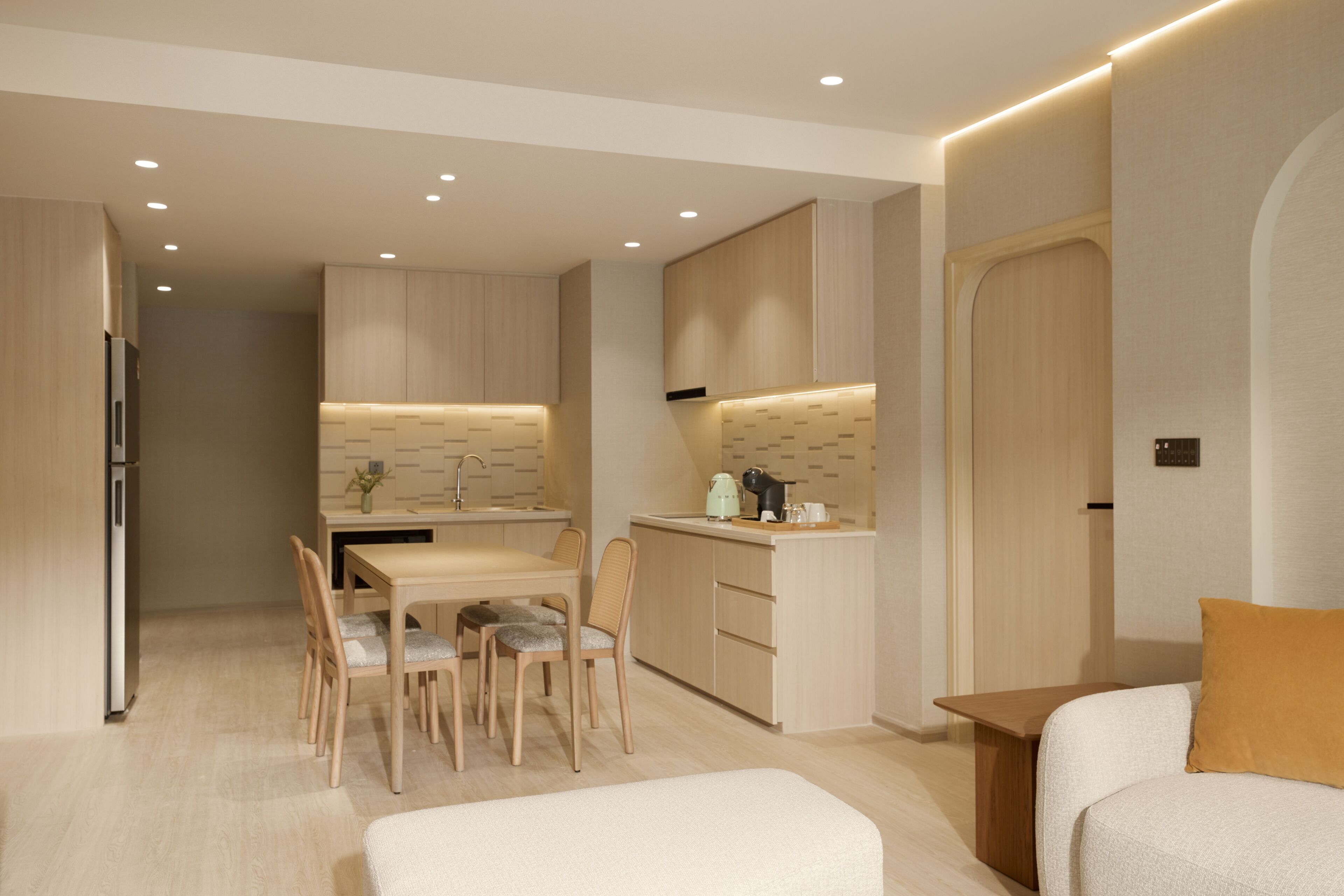 Suite, 2 Bedrooms, Balcony, Pool View | Living area