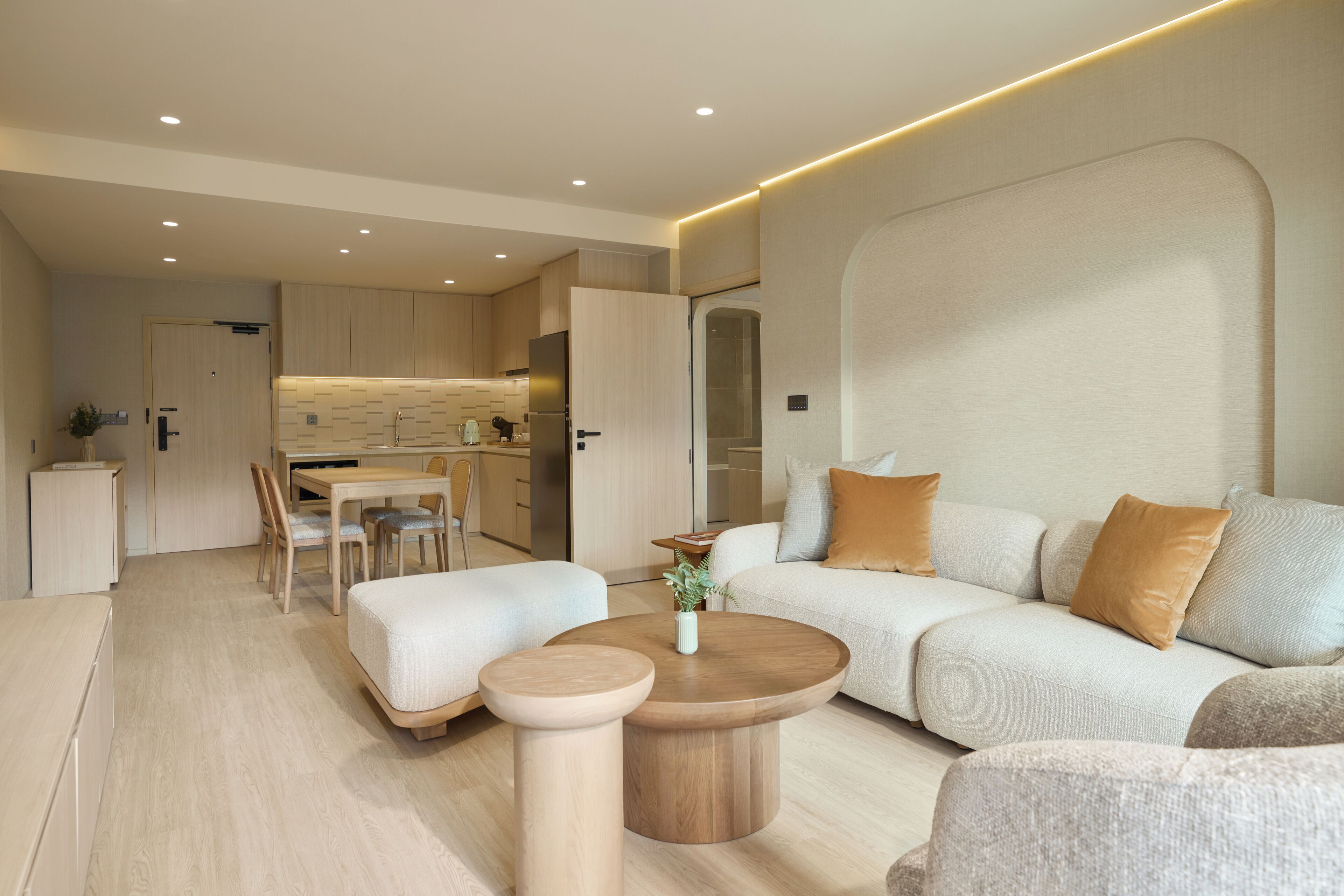 套房, 1 間臥室, 陽台, 部分海景 | 起居區