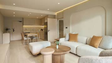 Suite, 1 kamar tidur, balkon, pemandangan laut terbatas | Area keluarga