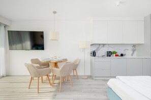 Studio, Balcony, Lakeside | Private kitchen - Sea&lake Studio With Parking by Renters (Mielno)