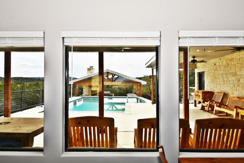 The Wolves Den @ Frio River Vacation Rentals