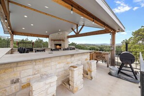 Terrace/patio - The Wolves Den @ Frio River Vacation Rentals (Concan)