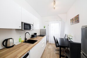 Frigorifero, microonde, piano cottura, macchina per tè/caffè