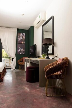 1 bedroom, desk - The Mapu Hotel (Ho Chi Minh City)