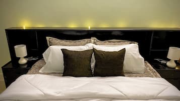 3 habitaciones, escritorio, tabla de planchar con plancha y wifi gratis