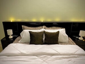 3 bedrooms, desk, iron/ironing board, free WiFi