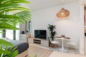 1 bedroom, iron/ironing board, free WiFi - Modern and Cozy Studio at Seven Palm (Dubai)