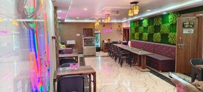 Restaurant - Hotel Royal Sagar By GRB (Sagar)