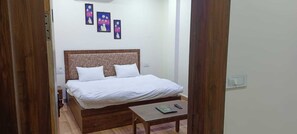 Quarto luxo, vista para a cidade | Roupa de cama
