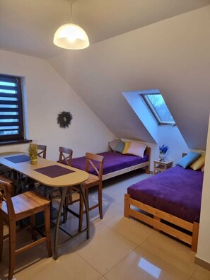 Huis | 4 slaapkamers, individueel gemeubileerd, beddengoed