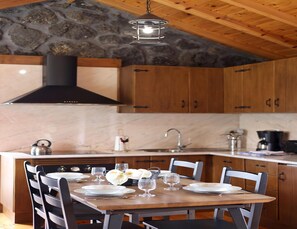 House | Dining - Holiday Home in Prainha de Baixo (Sao Roque do Pico)