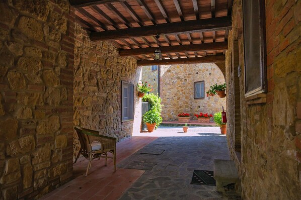 Apartment | Terrace/patio - Borgo Collelungo, Apartments in Montaione (Montaione)