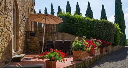Borgo Collelungo, Apartments in Montaione