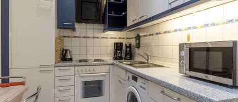 Apartment | Private kitchen | Electric kettle, toaster