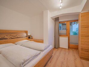 Apartment | 4 bedrooms, bed sheets - Apartment in Brixental Near Hiking Trails (Brixen im Thale)