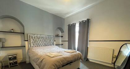 Cozy 2 Bedroom Property With all Amenities