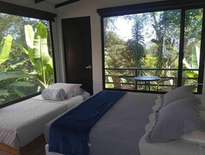 1 bedroom, desk, free WiFi, bed sheets - Tahiti Cabin, Enjoy Nature (San Francisco)