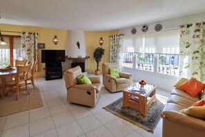 Villa | Wohnbereich | Kamin