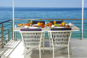 Apartment | Dining