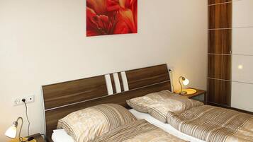 Apartemen | 2 kamar tidur dan dilengkapi dengan perabotan berbeda-beda