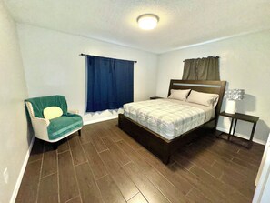 3 slaapkamers, een strijkplank/strijkijzer, gratis wifi, beddengoed