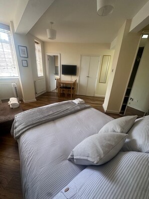 1 soverom, strykejern/-brett, wi-fi og sengetøy