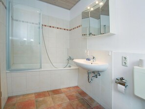 House | Bathroom - Holiday Home in Mirow With Terrace (Mirow)