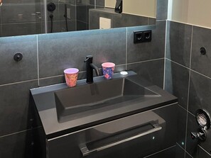 Apartment | Bathroom - Ferienwohnung mit Meerblick in Wyk auf Foehr (Wyk auf Foehr)