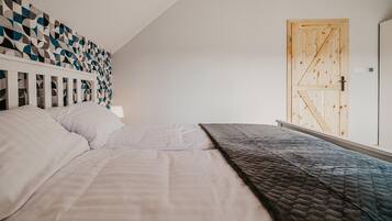 House | 2 bedrooms, individually furnished, bed sheets