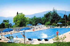 Pool - Apartment in Costemano With Pool (Costermano sul Garda)