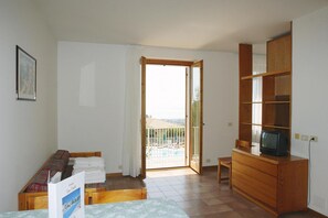1 bedroom, individually furnished - Apartment in Costemano With Pool (Costermano sul Garda)