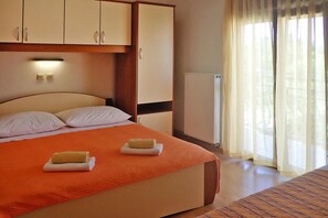 Apartment - House in Starigrad Near Paklenica Park (Starigrad)