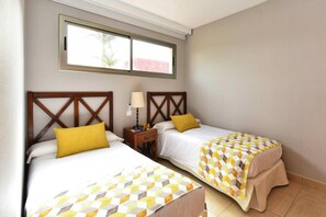 3 chambres, ameublement personnalisé, draps fournis