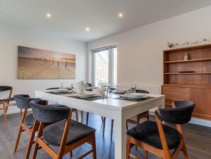 Apartment | Dining