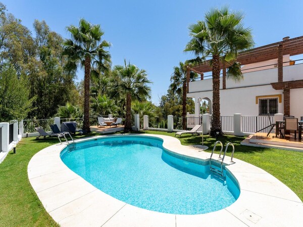 Faro's Villa Horizonte Near Seabeach - Benalmádena