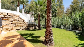 Villa | Garden