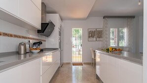 Private kitchen - Faro's Villa Horizonte Near Seabeach (Benalmádena)