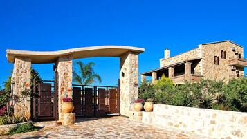 Villa | Exterior